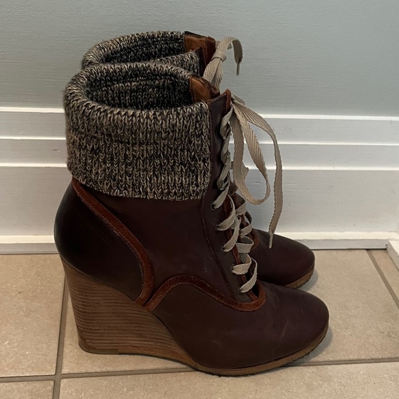 Chloe Brown boots - Picture 1 of 5